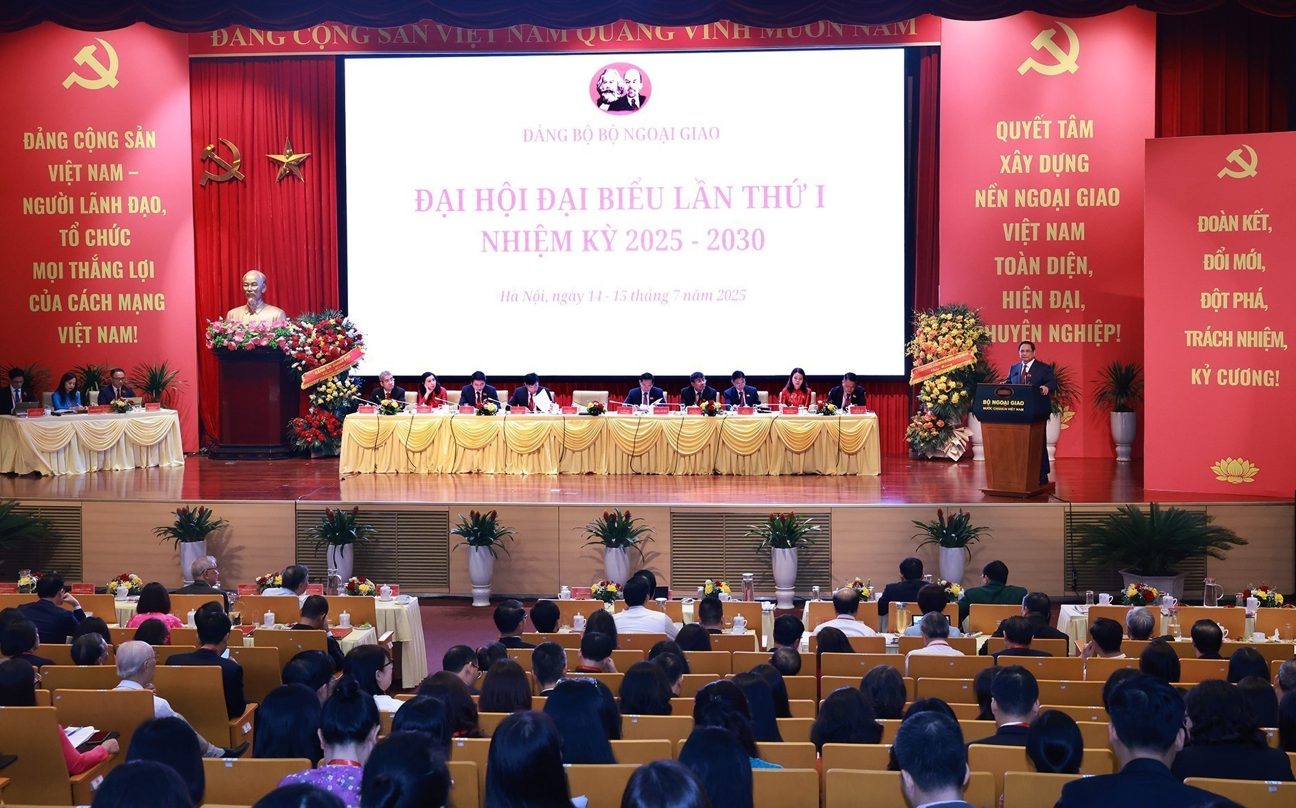 Thủ tướng Phạm Minh Chính phát biểu chỉ đạo tại Đại hội đại biểu Đảng bộ Bộ Ngoại giao lần thứ nhất, nhiệm kỳ 2025-2030. (Ảnh: Dương Giang/TTXVN) thu-tuong-du-dai-hoi-dang-bo-bo-ngoai-giao-nhiem-ky-2025-2030-02-07222025.jpg