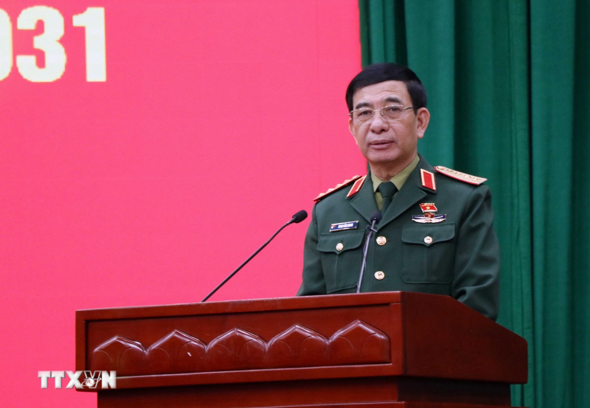 Đại tướng Phan Văn Giang, Bộ trưởng Quốc phòng, trình bày chương trình hành động. (Ảnh: Trần Trang/TTXVN)