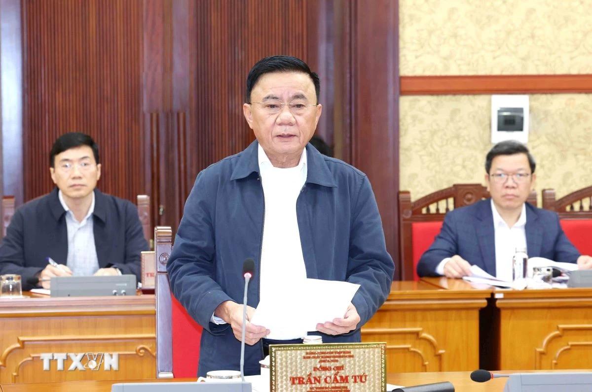 Đồng chí Trần Cẩm Tú, Ủy viên Bộ Chính trị, Thường trực Ban Bí thư, Trưởng Tiểu ban phát biểu chỉ đạo cuộc họp. (Ảnh: Phương Hoa/TTXVN)