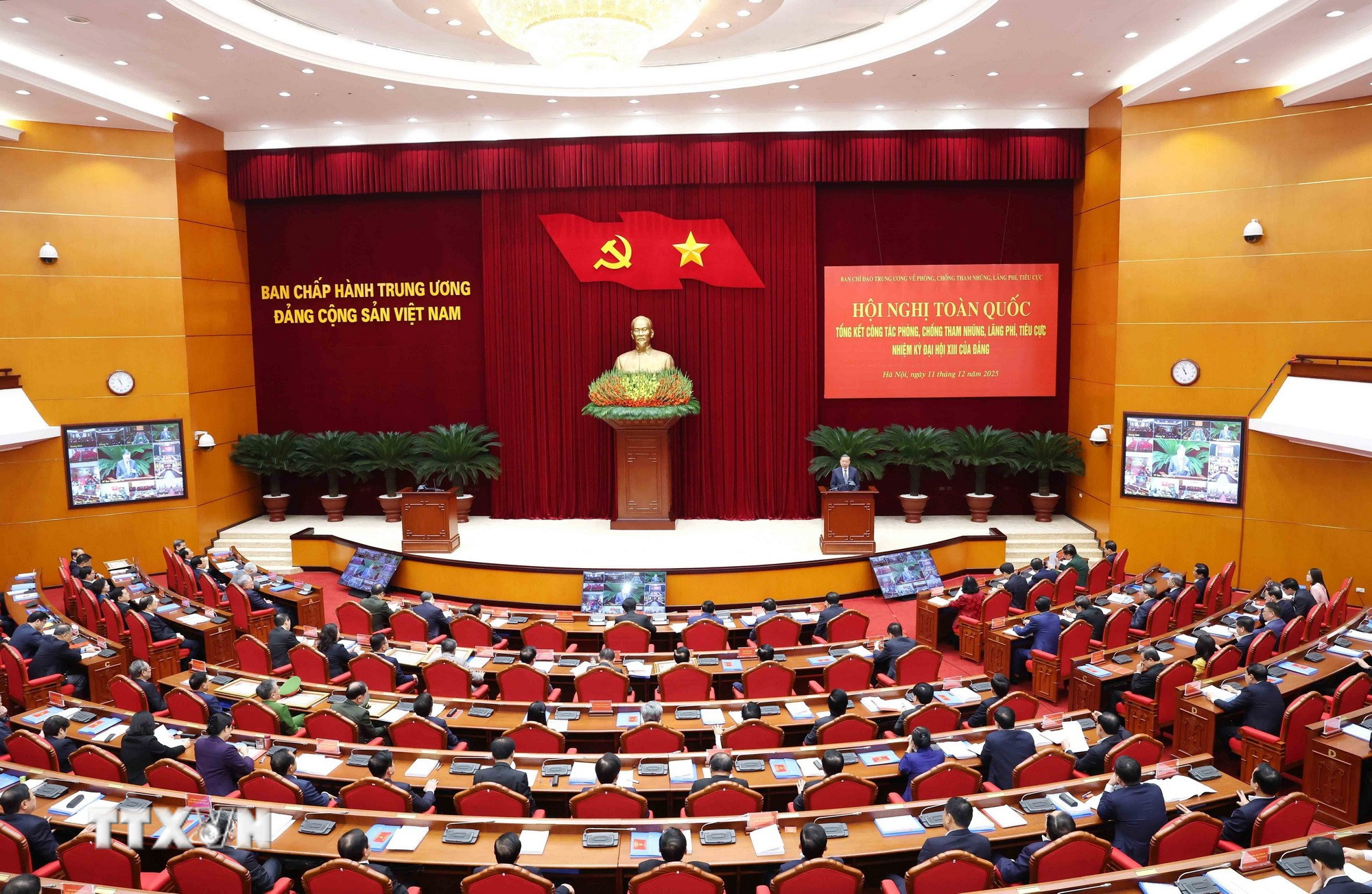 Hội nghị toàn quốc tổng kết công tác phòng chống tham nhũng, lãng phí, tiêu cực nhiệm kỳ Đại hội XIII của Đảng. (Ảnh: Phương Hoa/ TTXVN)