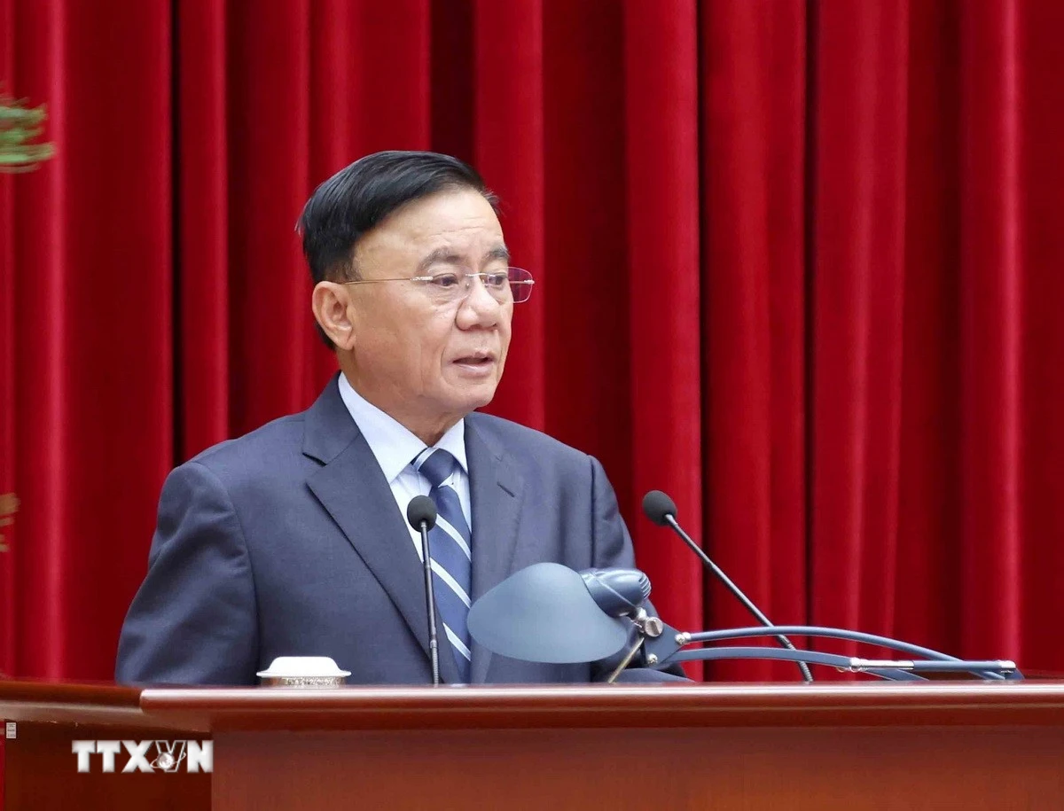 Đồng chí Trần Cẩm Tú, Uỷ viên Bộ Chính trị, Thường trực Ban Bí thư phát biểu chỉ đạo hội nghị. (Ảnh: Phương Hoa/TTXVN)