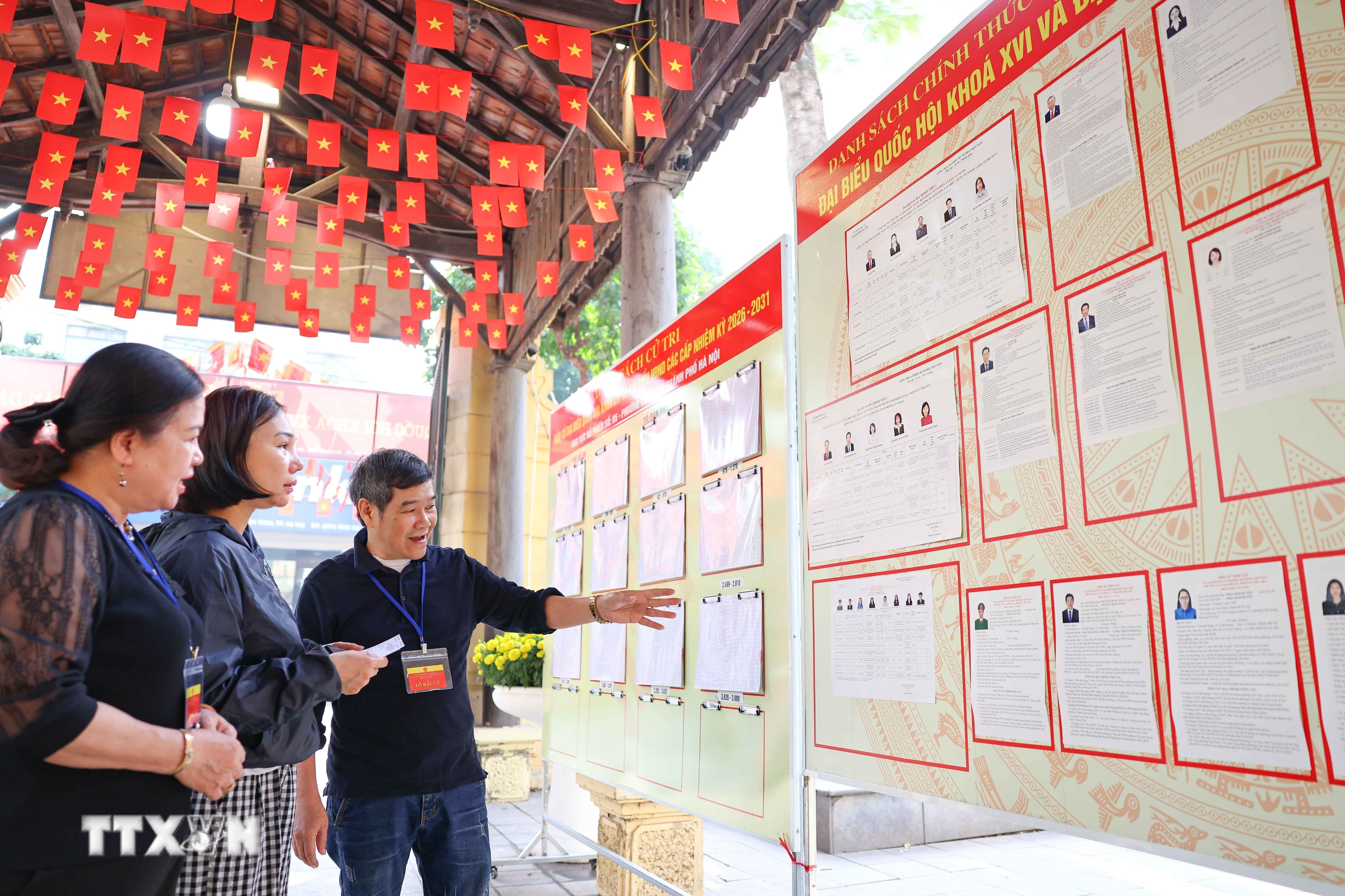 Mọi công tác chuẩn bị tại khu vực bỏ phiếu số 05, Trường THCS Trưng Vương (phường Cửa Nam) đã cơ bản hoàn tất để đón cử tri đi bầu cử. (Ảnh: Thanh Tùng/TTXVN)