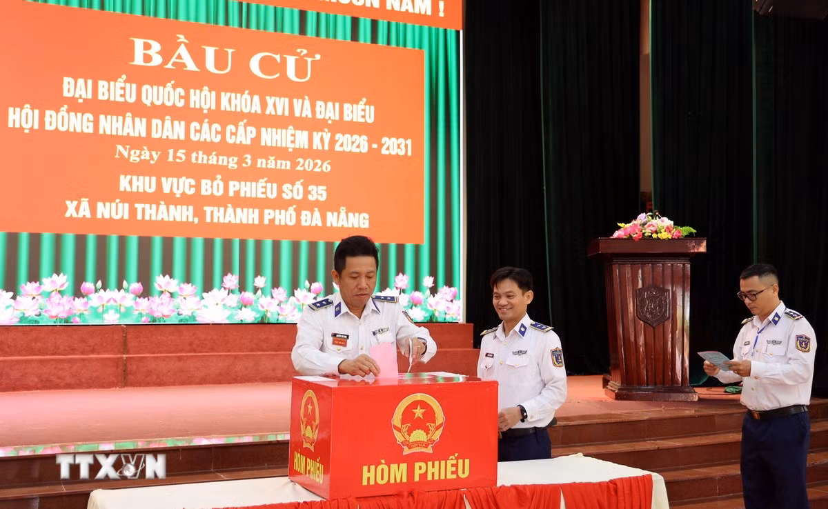ttxvn-canh-sat-bien-2-bau-cu.jpg