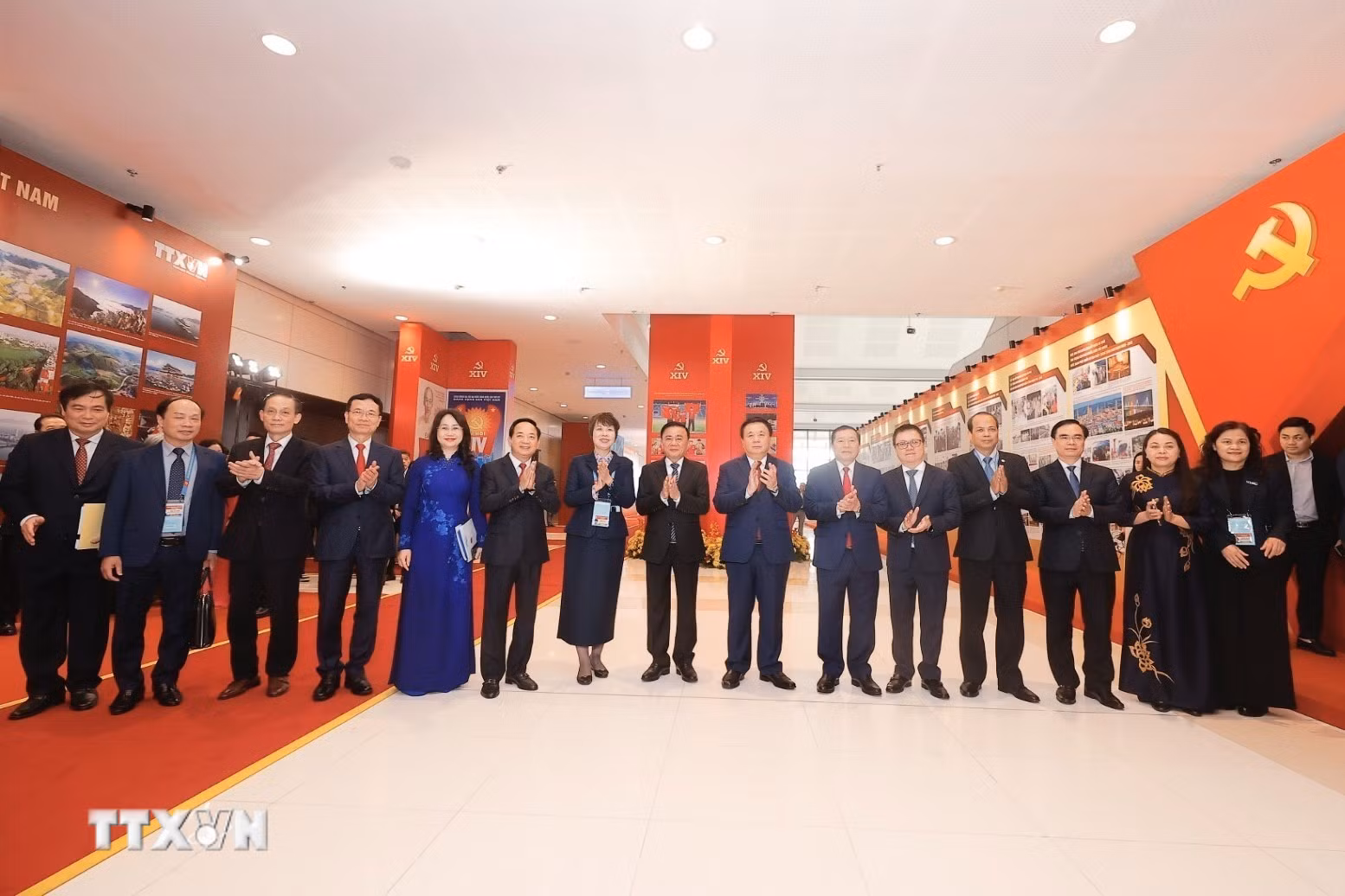 ttxvn-khai-truong-trung-tam-bao-chi-dai-hoi-xiv-cua-dang-2.jpg