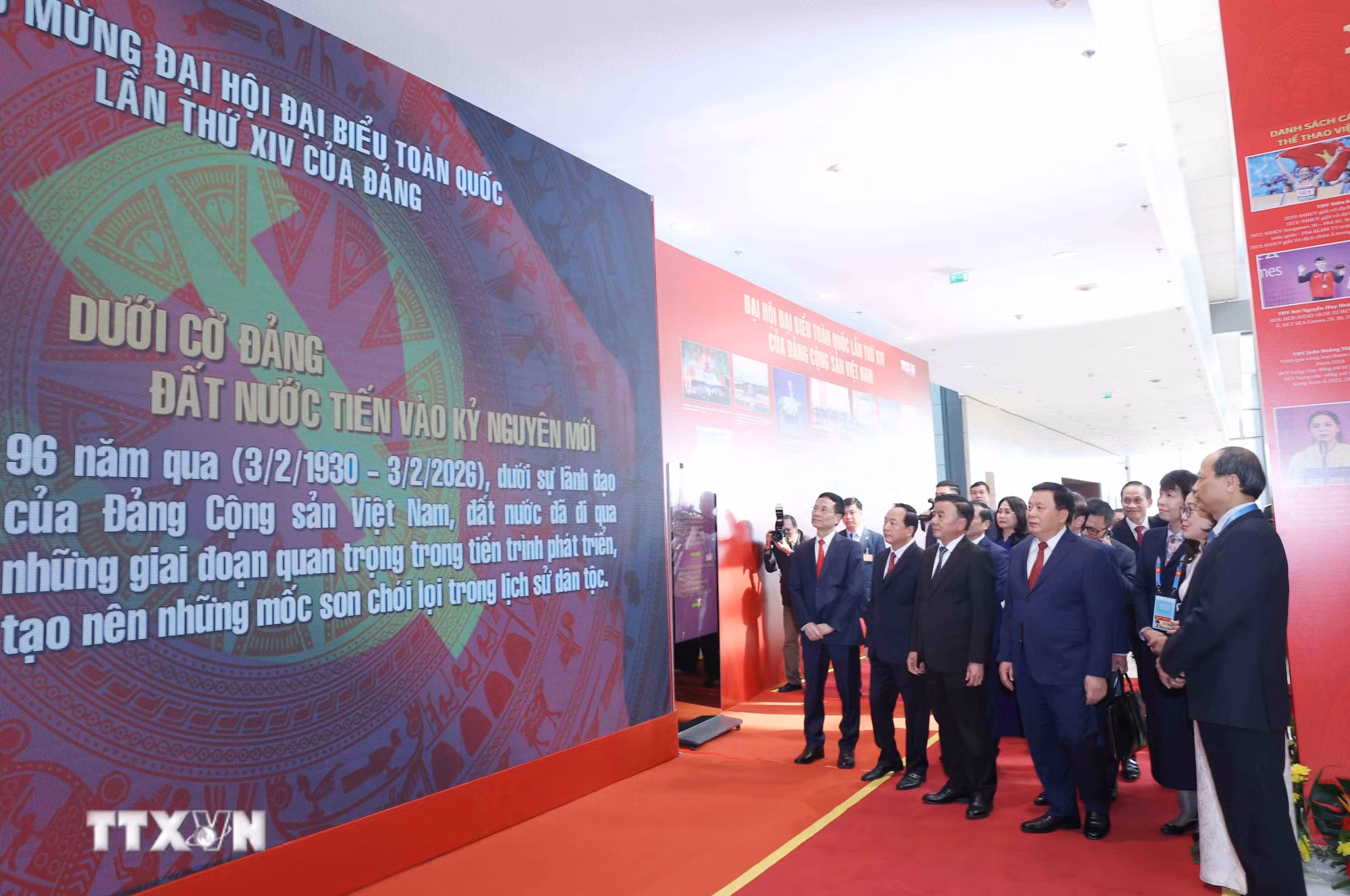ttxvn-khai-truong-trung-tam-bao-chi-dai-hoi-xiv-cua-dang-2-1662.jpg