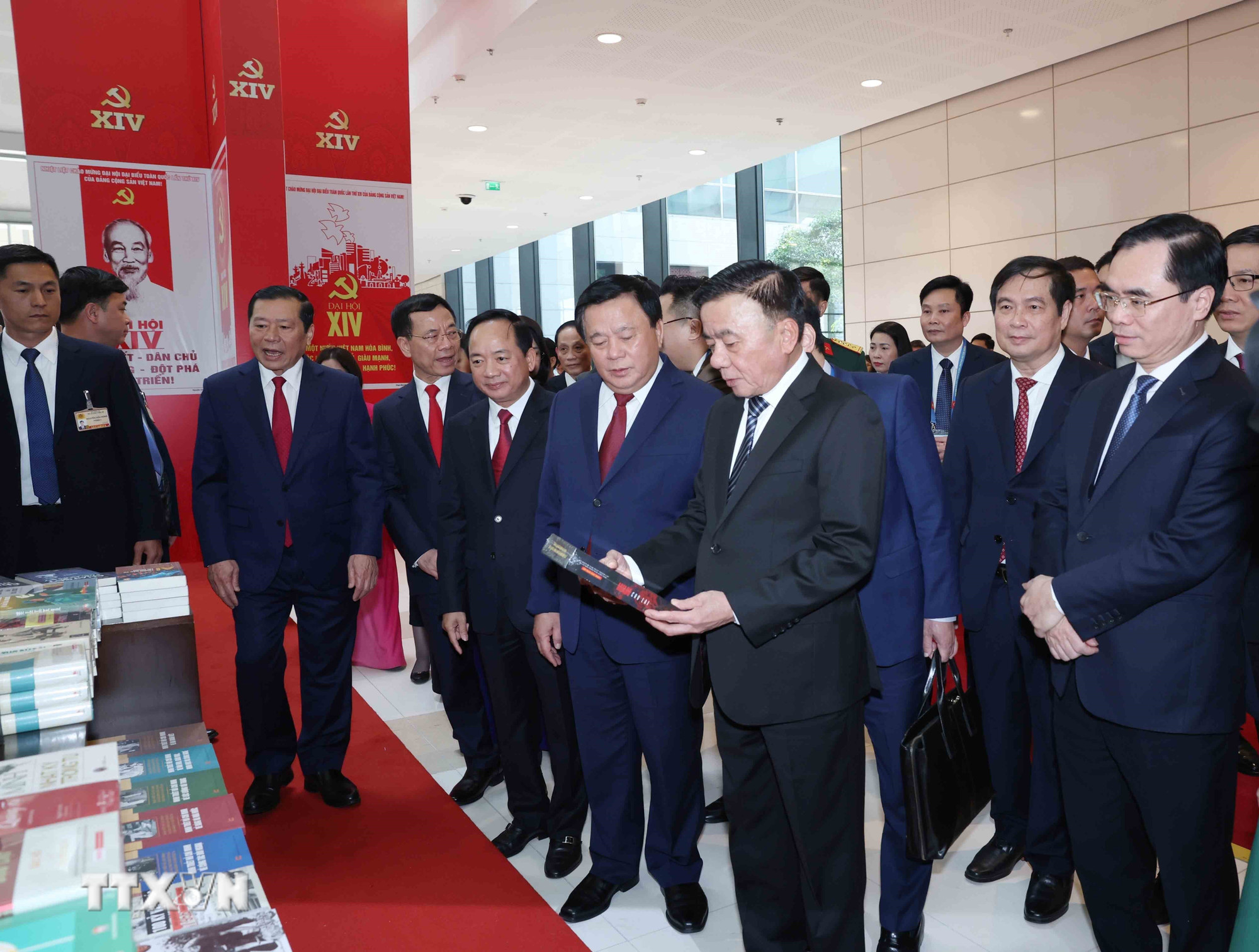 ttxvn-khai-truong-trung-tam-bao-chi-dai-hoi-xiv-cua-dang-5.jpg