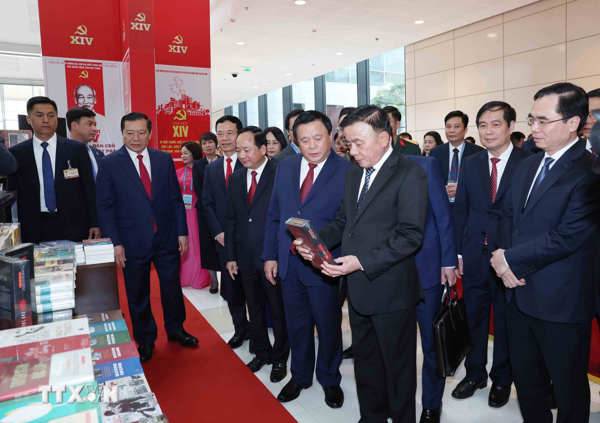 ttxvn-khai-truong-trung-tam-bao-chi-dai-hoi-xiv-cua-dang-4.jpg