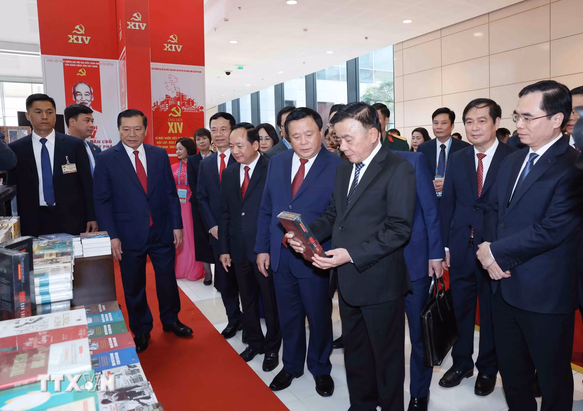 ttxvn-khai-truong-trung-tam-bao-chi-dai-hoi-xiv-cua-dang-4.jpg