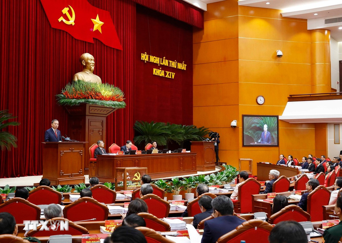 ttxvn-ban-chap-hanh-trung-uong-dang-khoa-xiv-tien-hanh-hoi-nghi-lan-thu-nhat-5.jpg