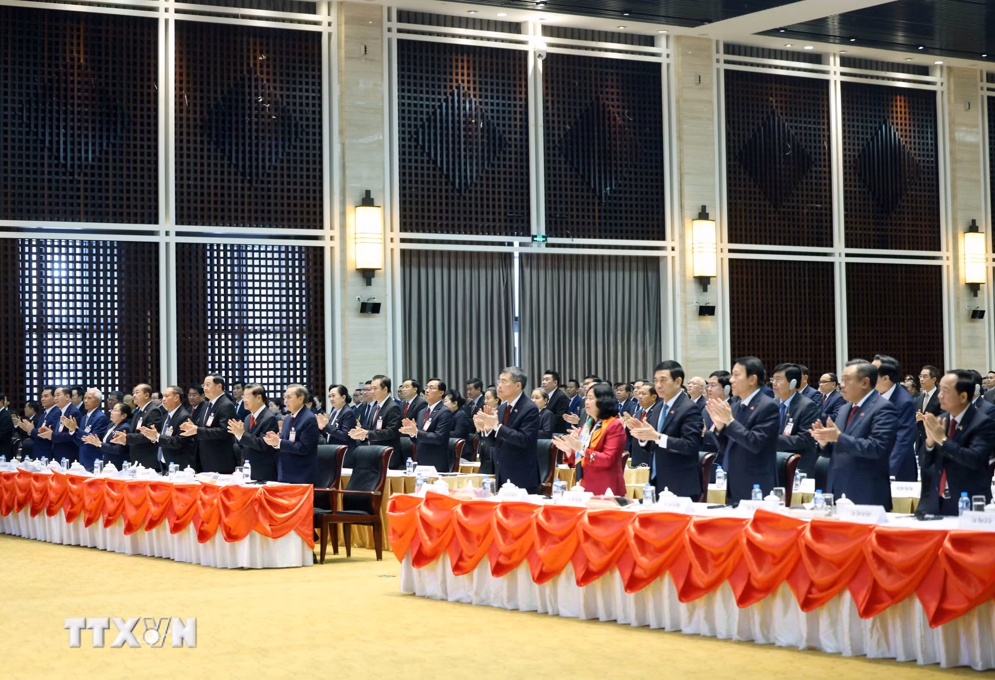 ttxvn-tong-bi-thu-to-lam-va-tong-bi-thu-chu-tich-nuoc-lao-chu-tri-hoi-nghi-thong-bao-ket-qua-dai-hoi-xiv-cua-dang-cong-san-viet-nam-1.jpg
