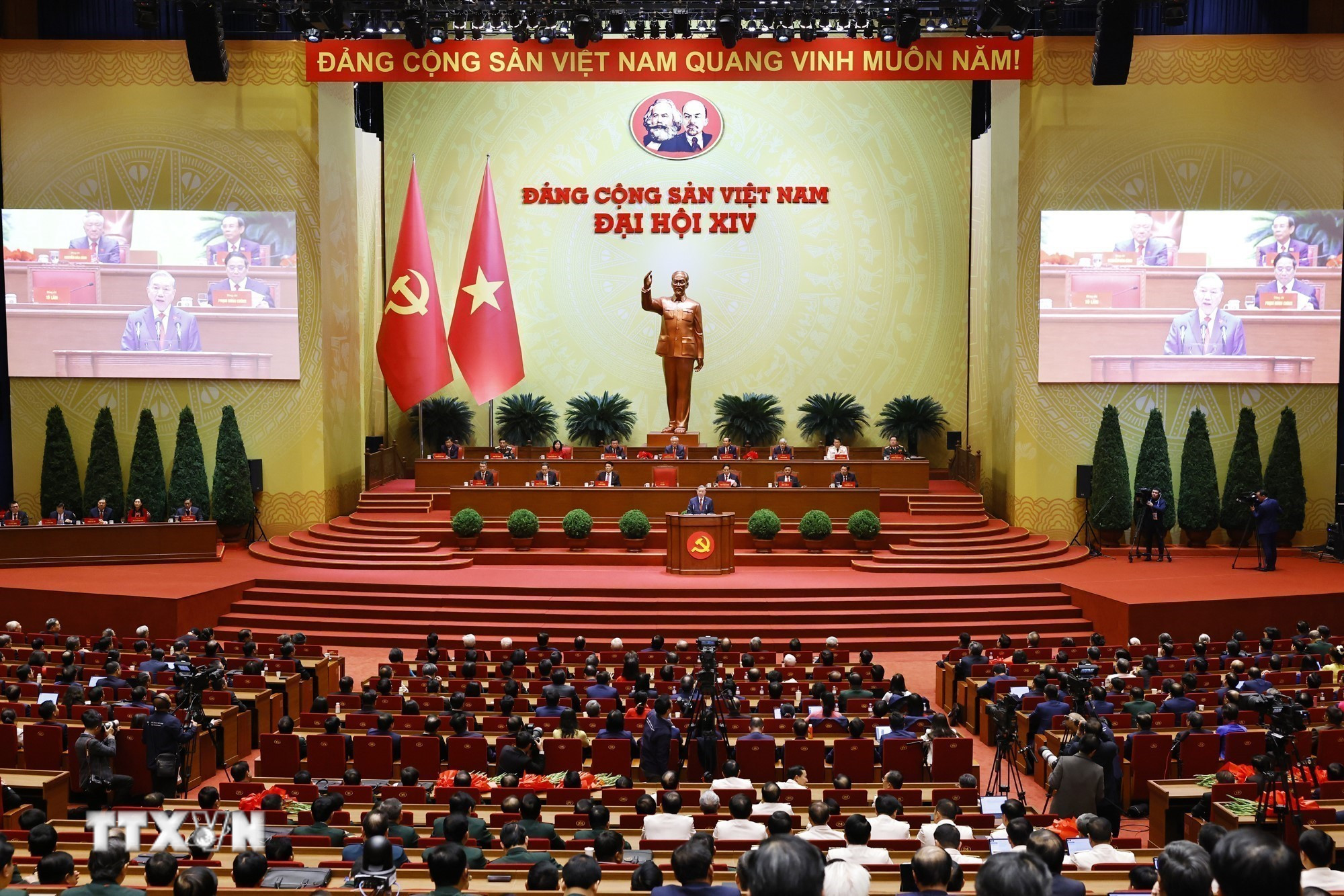 ttxvn-be-mac-dai-hoi-xiv-cua-dang-29.jpg