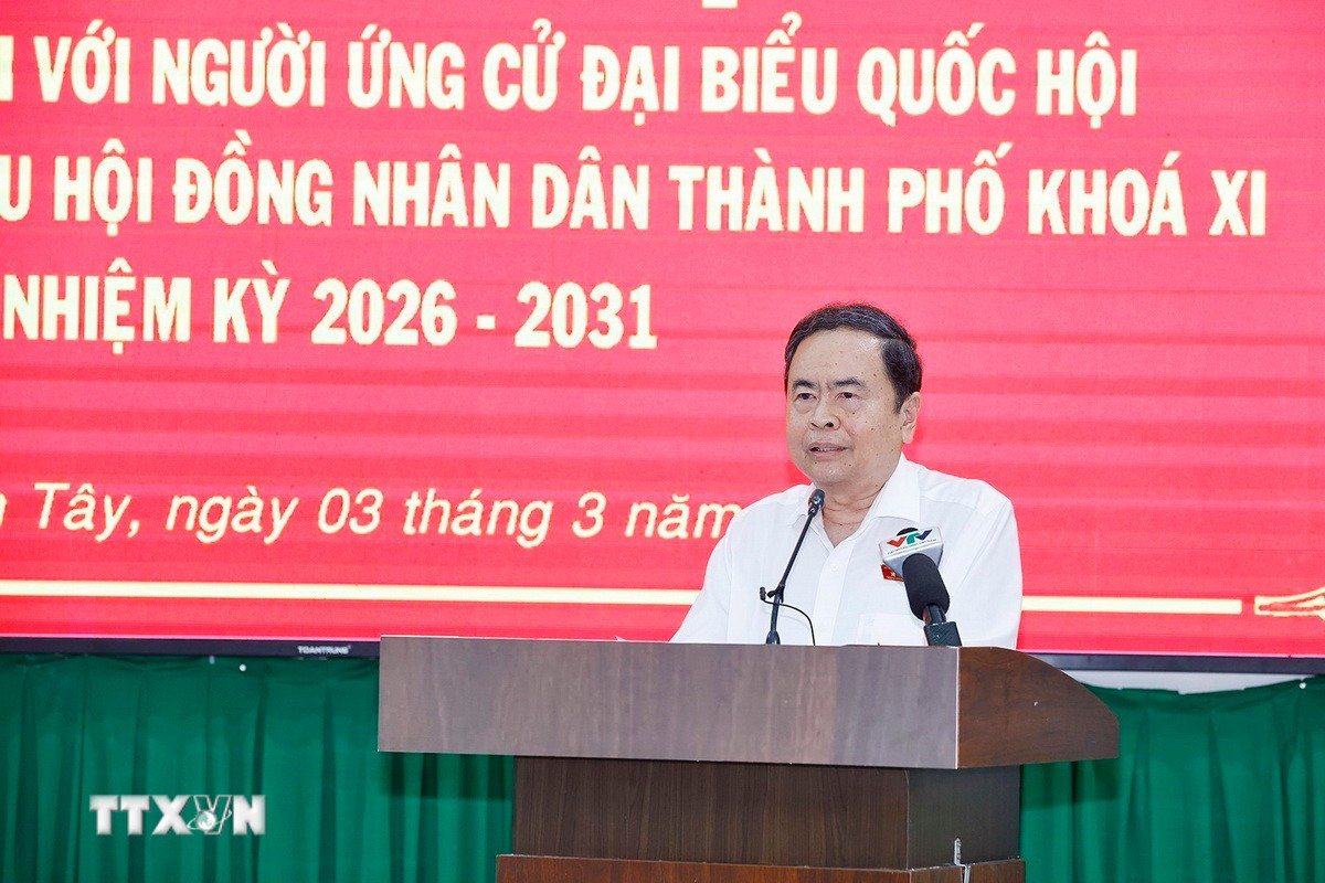 ttxvn-chu-tich-quoc-hoi-tran-thanh-man-tiep-xuc-cu-tri-tai-xa-an-nhon-tay-5.jpg