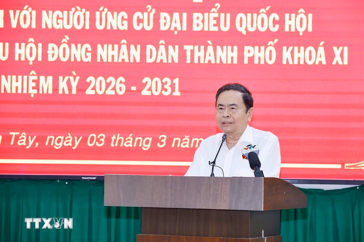 ttxvn-chu-tich-quoc-hoi-tran-thanh-man-tiep-xuc-cu-tri-tai-xa-an-nhon-tay-5.jpg