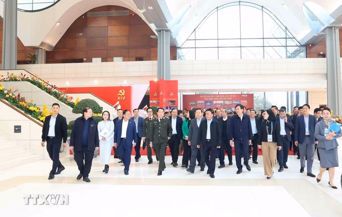 ttxvn-thuong-truc-ban-bi-thu-tran-cam-tu-so-duyet-dai-hoi-xiv-cua-dang-5.jpg