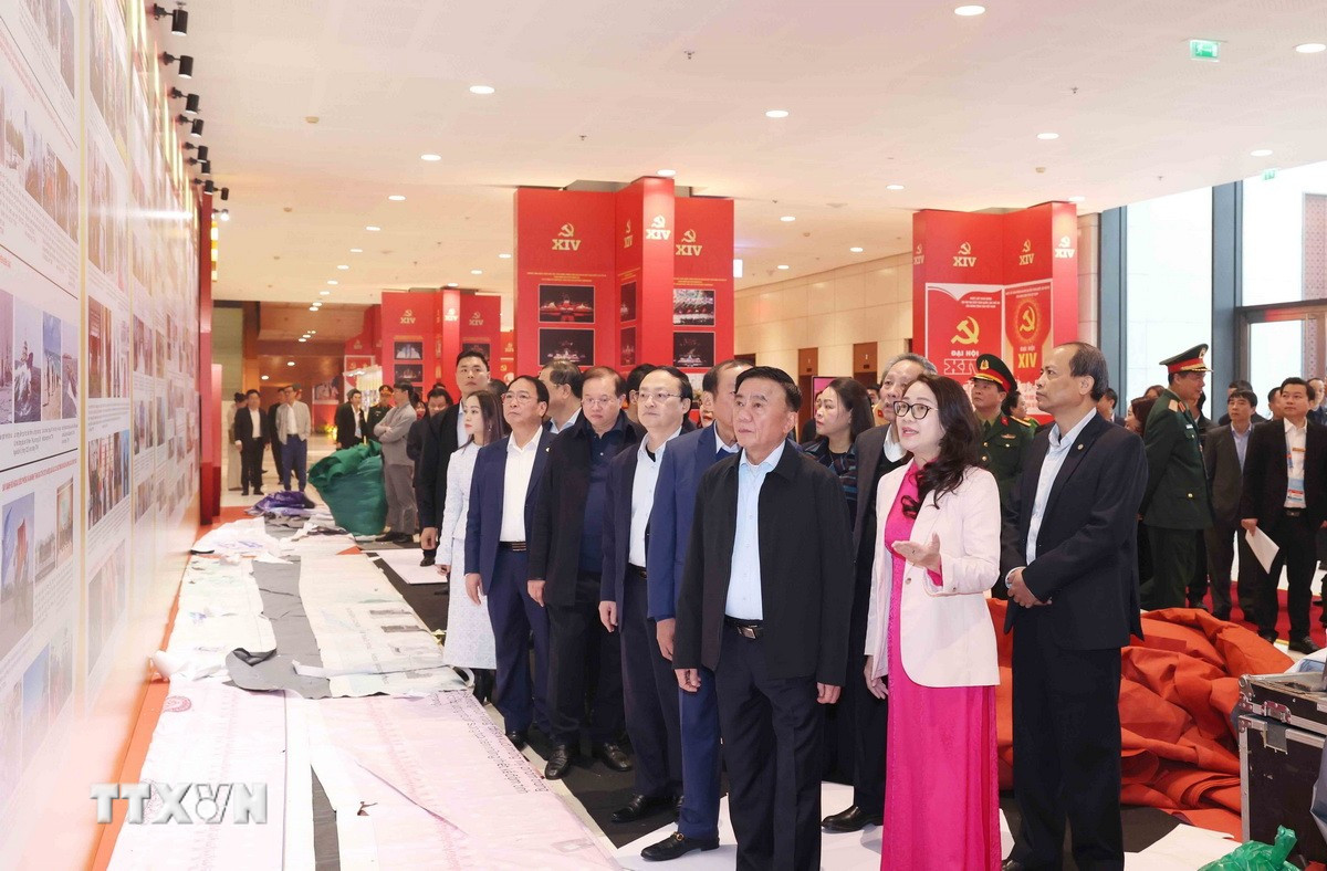 ttxvn-thuong-truc-ban-bi-thu-tran-cam-tu-so-duyet-dai-hoi-xiv-cua-dang-6.jpg