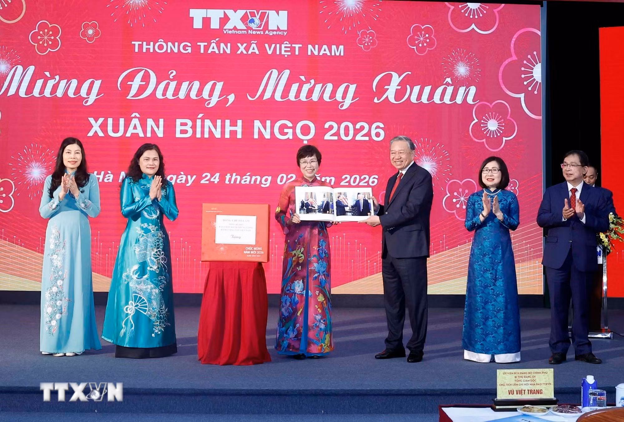 ttxvn-tong-bi-thu-to-lam-chuc-tet-thong-tan-xa-viet-nam-13.jpg