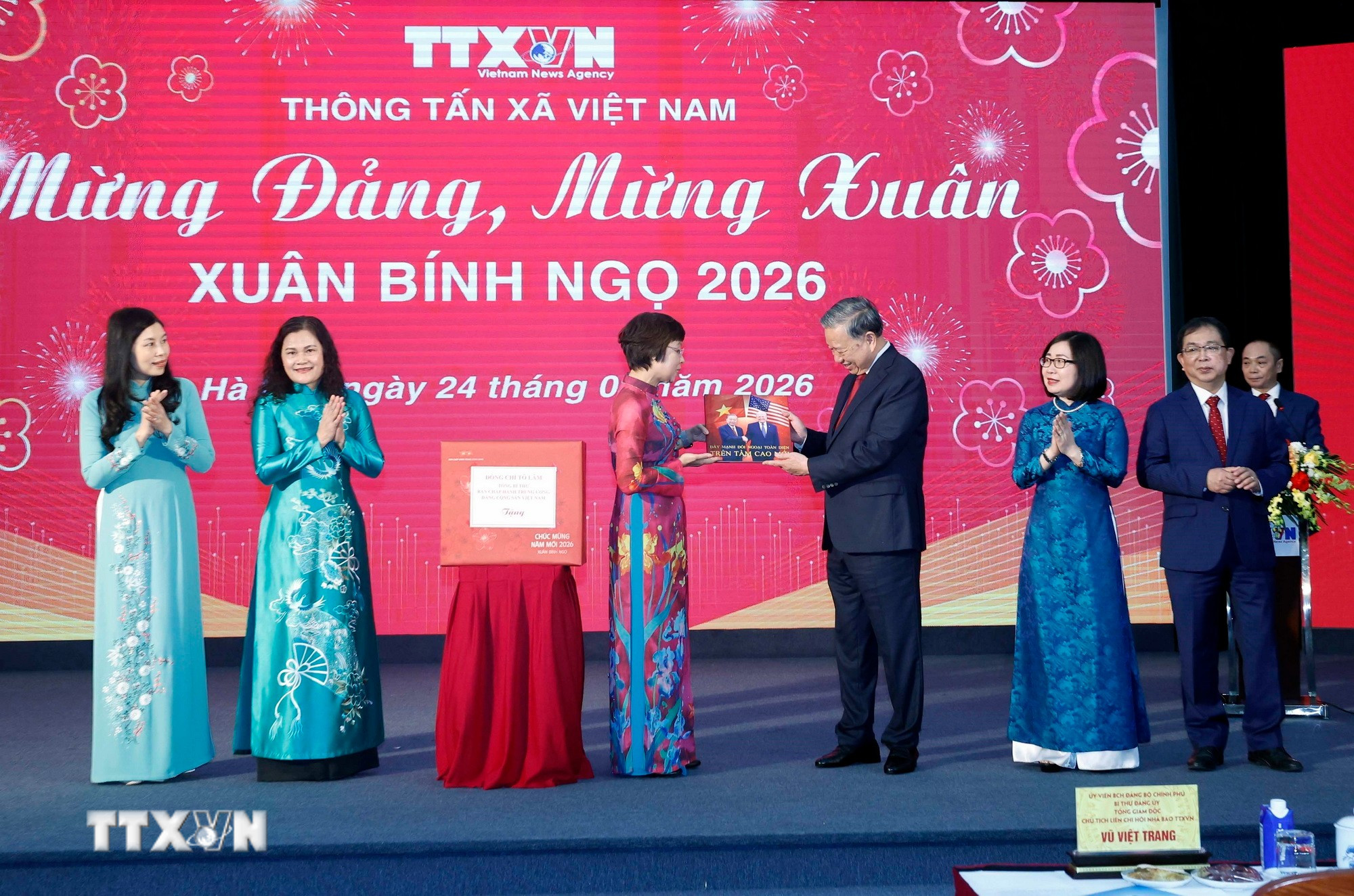ttxvn-tong-bi-thu-to-lam-chuc-tet-thong-tan-xa-viet-nam-14.jpg