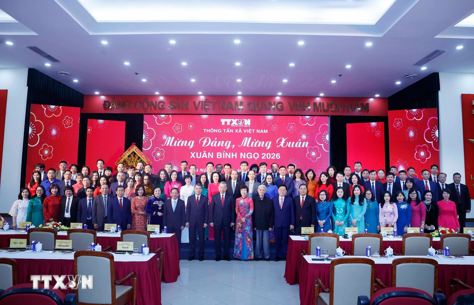 ttxvn-tong-bi-thu-to-lam-chuc-tet-thong-tan-xa-viet-nam-8.jpg