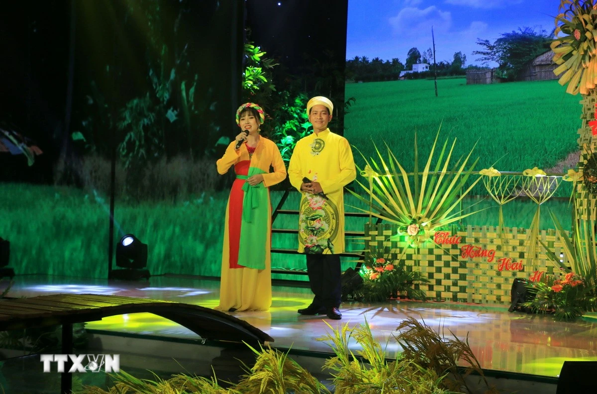 Thí sinh dự thi vòng thi “Cất cánh” của Chương trình Tài tử miệt vườn mùa 3 tại Đồng Tháp. (Ảnh: Nhựt An/TTXVN)