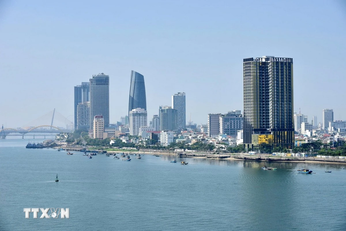 Nhiều doanh nghiệp tư nhân đầu tư vào lĩnh vực dịch vụ, bất động sản ở Đà Nẵng. (Ảnh: TTXVN phát)