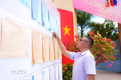 Cử tri phường Tân Ninh, tỉnh Tây Ninh. (Ảnh: Minh Phú/TTXVN)