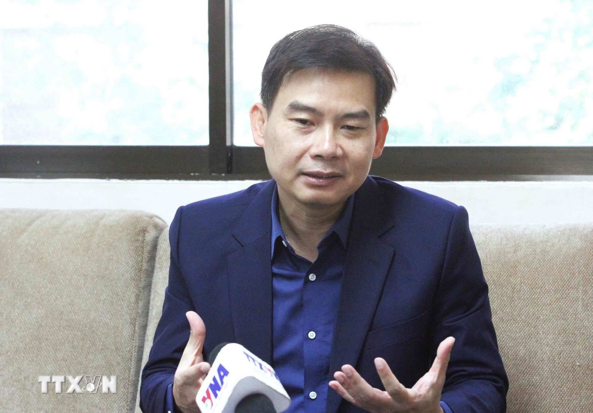 Tiến sỹ Chheang Vannarith, Phó Tổng thư ký kiêm Trưởng nhóm cố vấn của Quốc hội Campuchia, đồng thời là chuyên gia phân tích chính trị - trả lời phỏng vấn TTXVN. (Ảnh: Hoàng Minh/TTXVN)