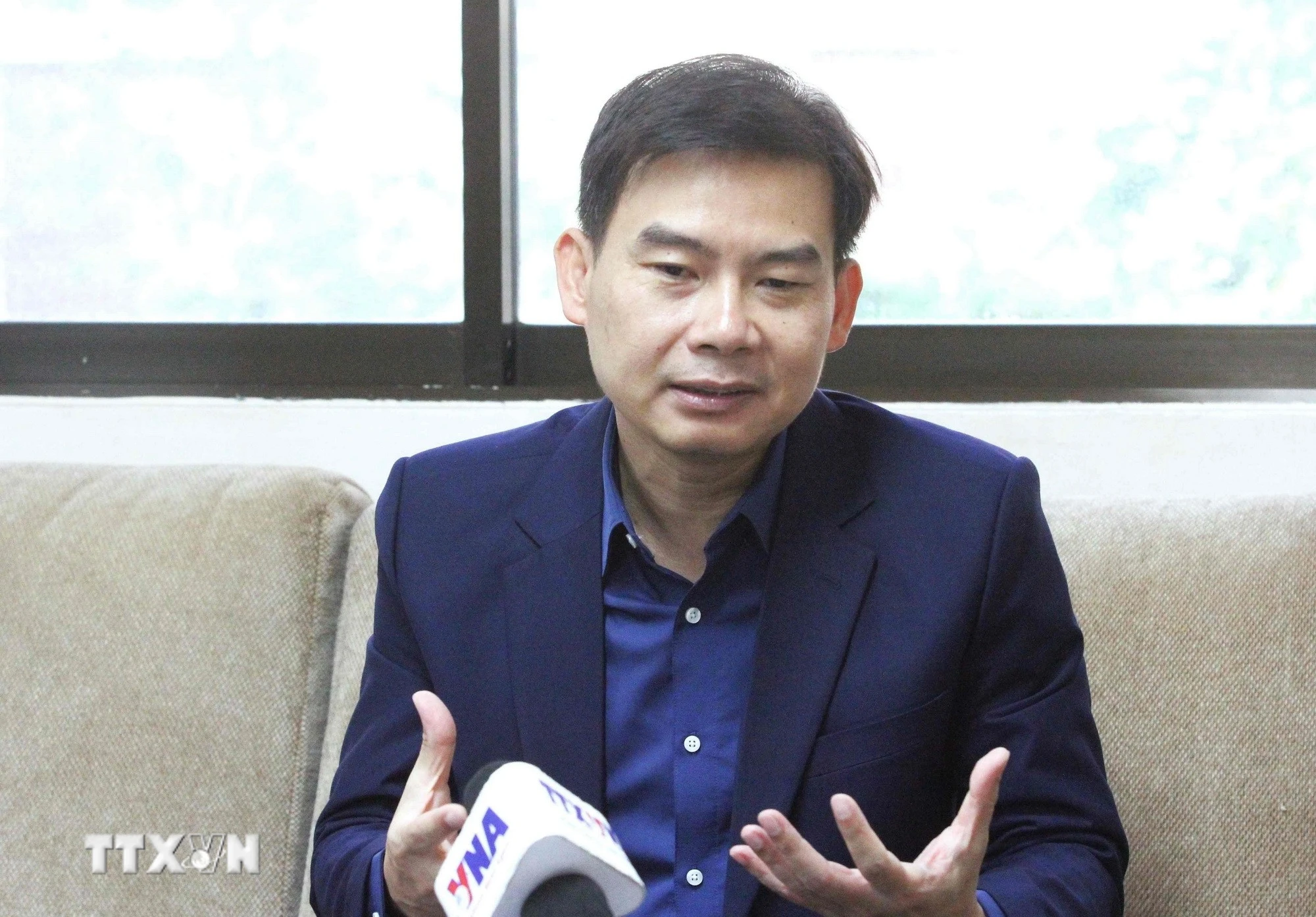 Tiến sỹ Chheang Vannarith, Phó Tổng thư ký kiêm Trưởng nhóm cố vấn của Quốc hội Campuchia, đồng thời là chuyên gia phân tích chính trị - trả lời phỏng vấn TTXVN. (Ảnh: Hoàng Minh/TTXVN)