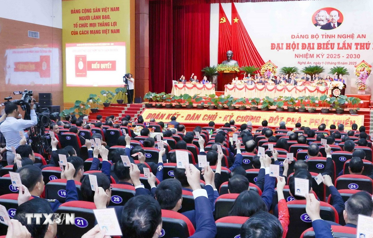 Đại biểu biểu quyết tại Đại hội. (Ảnh: Phương Hoa/TTXVN)