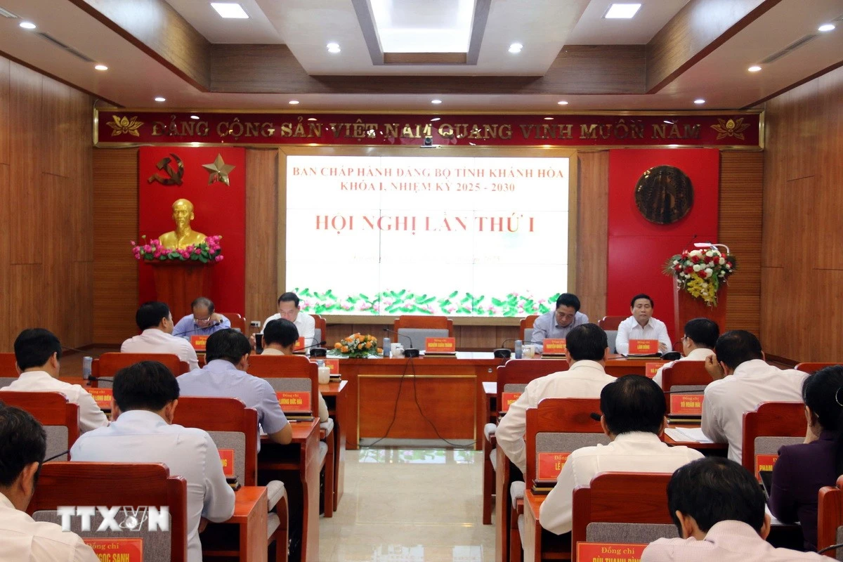Quang cảnh hội nghị lần thứ nhất Ban Chấp hành Đảng bộ tỉnh Khánh Hòa nhiệm kỳ 2025-2030. (Ảnh: Công Thử/TTXVN)