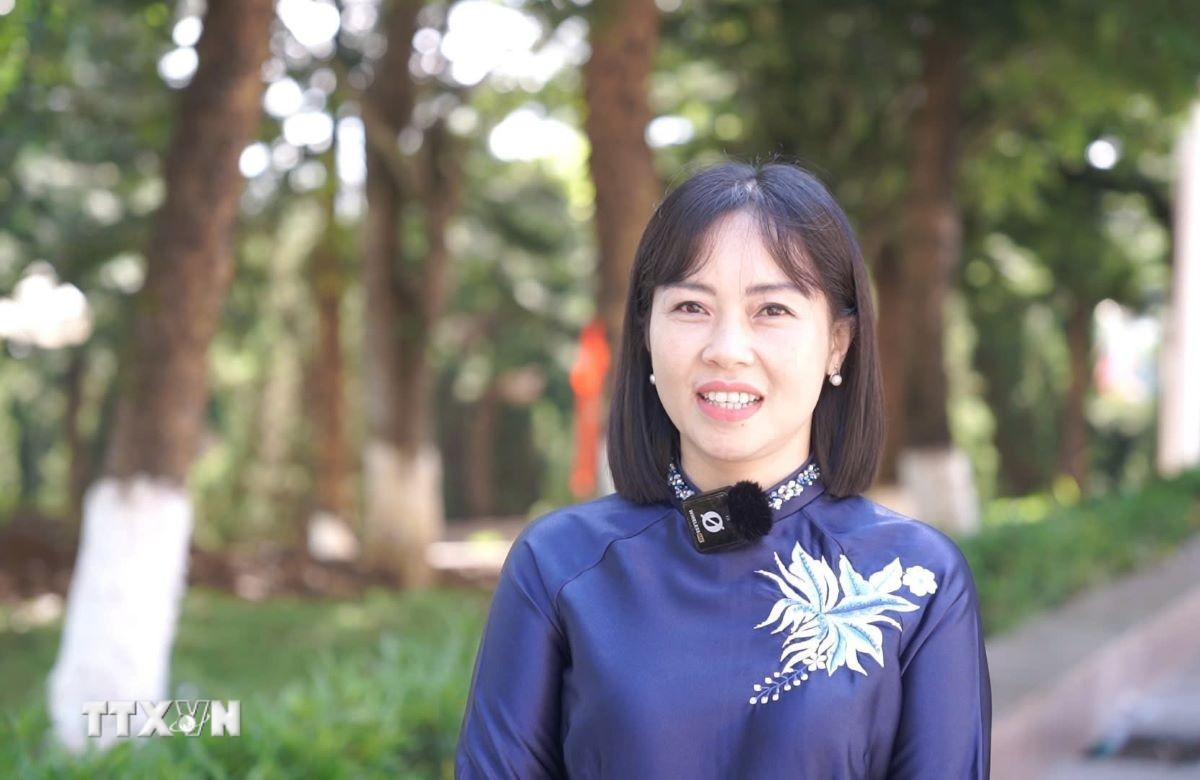 Phó Trưởng ban Tuyên giáo và Dân vận Tỉnh ủy Lai Châu Đào Thị Thanh Nhàn góp ý vào dự thảo các văn kiện trình Đại hội XIV của Đảng. (Ảnh: Việt Dũng/TTXVN)