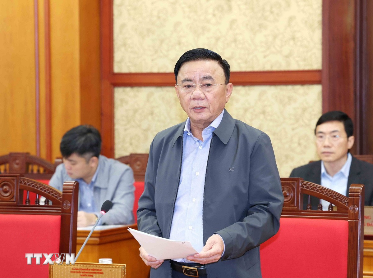 Thường trực Ban Bí thư Trần Cẩm Tú chủ trì họp thường trực Tiểu ban Tổ chức phục vụ Đại hội XIV của Đảng. (Ảnh: Phương Hoa/TTXVN)