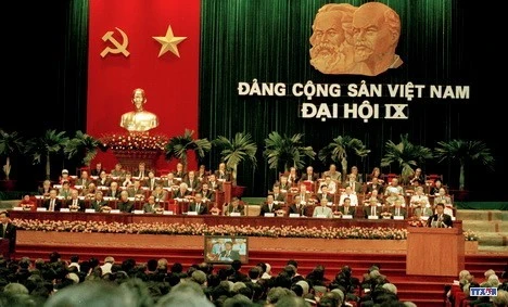 Đoàn Chủ tịch Đại hội Đảng lần thứ IX. Ảnh: TTXVN