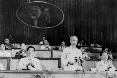 Chủ tịch Hồ Chí Minh đọc báo cáo chính trị tại Đại hội đại biểu toàn quốc lần thứ III của Đảng (9/1960). Ảnh: TTXVN