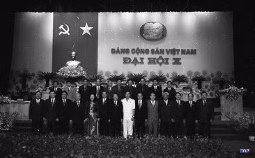 Đoàn đại biểu Đảng bộ tỉnh Cao Bằng. Ảnh: TTXVN