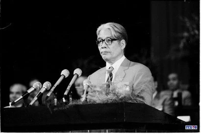 Tổng Bí thư Đỗ Mười phát biểu bế mạc Đại hội Đảng lần thứ VII. Ảnh: TTXVN