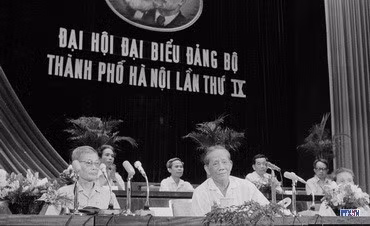 Tổng Bí thư Lê Duẩn tại Đại hội Đảng bộ Thành phố Hà Nội lần thứ IX (1983) Ảnh: TTXVN