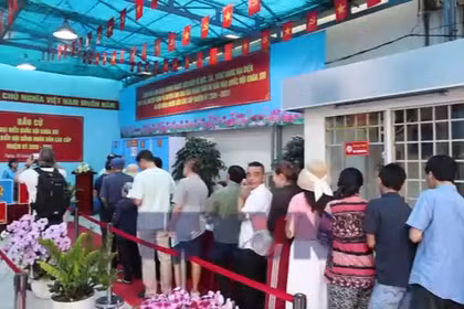 Cử tri Thành phố Hồ Chí Minh nô nức đi bầu cử
