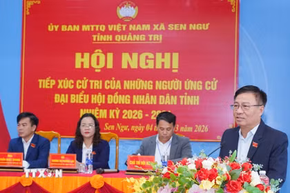 Ông Đào Mạnh Hùng, Ủy viên Ban Thường vụ Tỉnh ủy, Ủy viên Ban Thường vụ Đảng ủy các cơ quan Đảng tỉnh, Bí thư Đảng ủy, Phó Chủ tịch Thường trực Ủy ban Mặt trận Tổ quốc Việt Nam tỉnh phát biểu tại Hội nghị tiếp xúc cử tri. (Ảnh: Thanh Thuỷ/TTXVN)