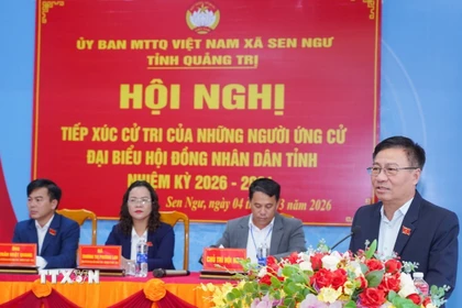 Ông Đào Mạnh Hùng, Ủy viên Ban Thường vụ Tỉnh ủy, Ủy viên Ban Thường vụ Đảng ủy các cơ quan Đảng tỉnh, Bí thư Đảng ủy, Phó Chủ tịch Thường trực Ủy ban Mặt trận Tổ quốc Việt Nam tỉnh phát biểu tại Hội nghị tiếp xúc cử tri. (Ảnh: Thanh Thuỷ/TTXVN)