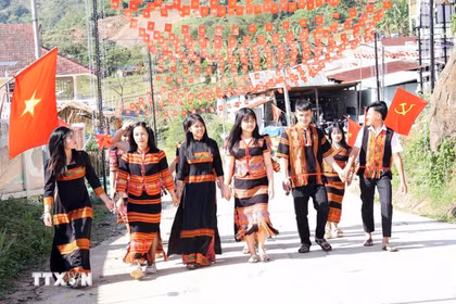 Nét vẽ cổ động bầu cử gieo mầm ý thức công dân cho học sinh Xơ Đăng