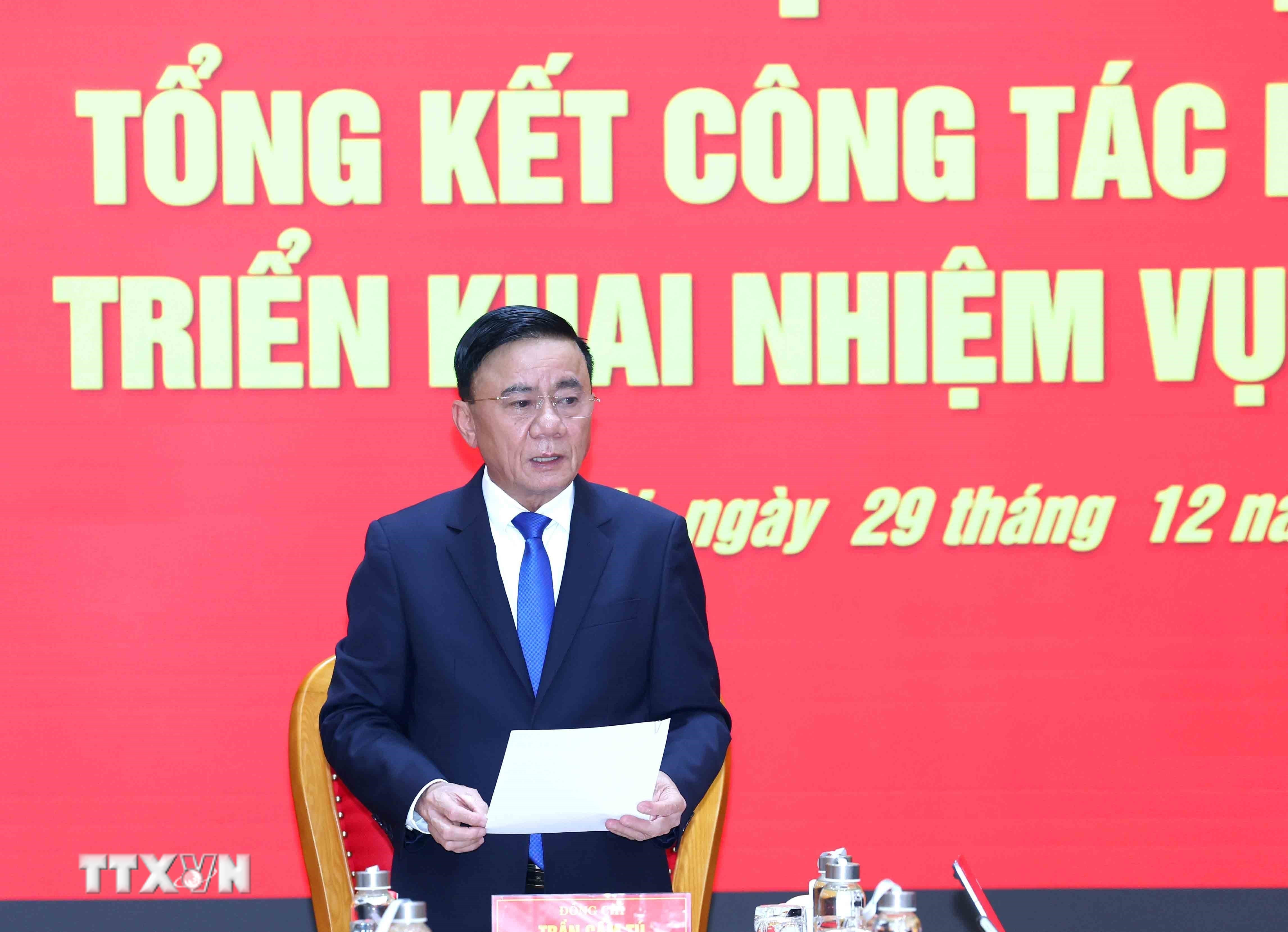 Đồng chí Trần Cẩm Tú, Uỷ viên Bộ Chính trị, Thường trực Ban Bí thư, Bí thư Đảng uỷ các cơ quan Đảng Trung ương phát biểu chỉ đạo hội nghị. (Ảnh: Phương Hoa/TTXVN)