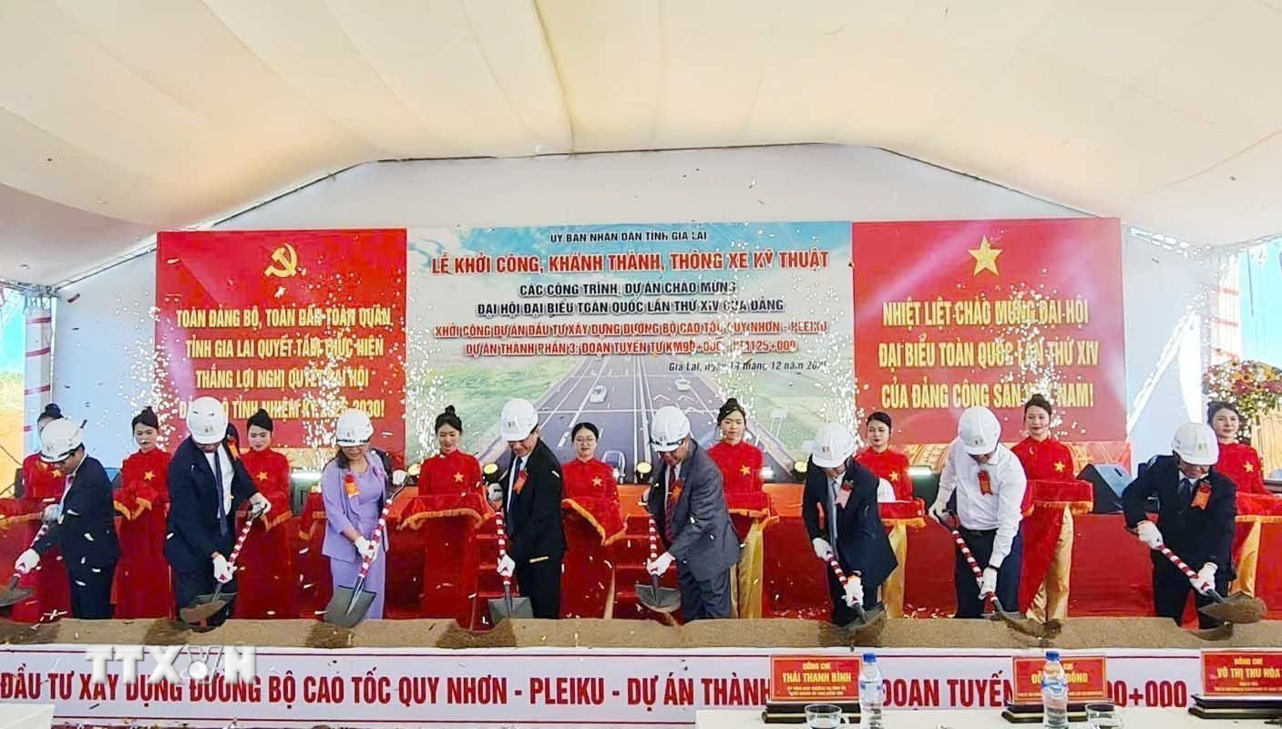 Lễ khởi công Dự án thành phần 3 thuộc Dự án đầu tư xây dựng đường bộ cao tốc Quy Nhơn-Pleiku. (Ảnh: Hồng Điệp/TTXVN)