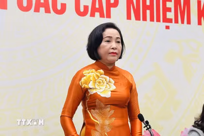 Phó Chủ tịch Quốc hội Nguyễn Thị Thanh, Ủy viên Hội đồng Bầu cử quốc gia thông tin về tình hình, tiến độ cử tri tham gia bỏ phiếu. (Ảnh: Việt Đức/TTXVN)