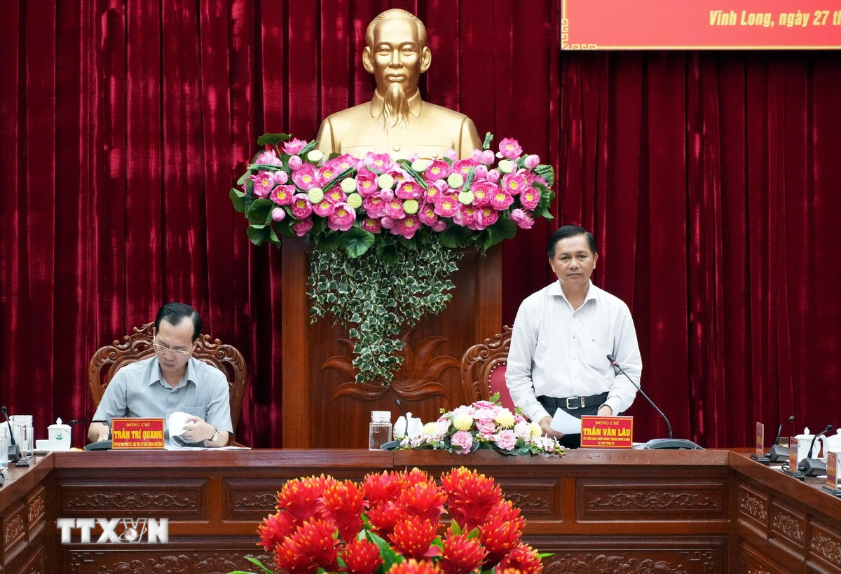 Bí thư Tỉnh ủy, Trưởng Ban Chỉ đạo bầu cử tỉnh Vĩnh Long Trần Văn Lâu phát biểu tại hội nghị. (Ảnh: Phạm Minh Tuấn/TTXVN).