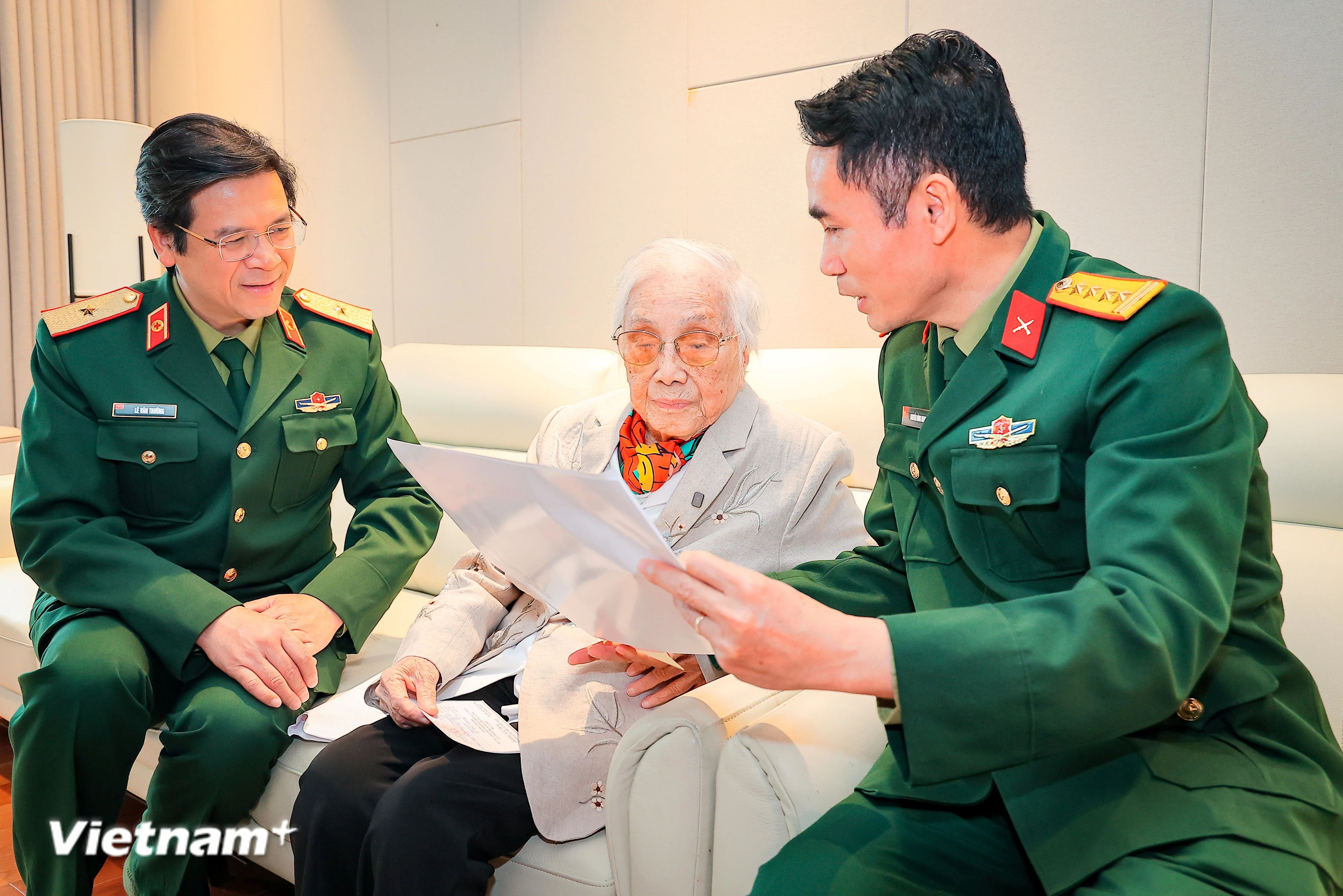 Nguyên Phó Chủ tịch nước Nguyễn Thị Bình đã gắn bó với các kỳ bầu cử đại biểu Quốc hội từ khóa I đến nay. (Ảnh: Hoài Nam/Vietnam+)