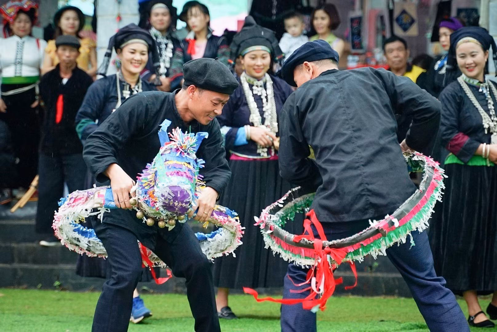vna-potal-ngay-hoi-non-song-thong-nhat-cua-dong-bao-cac-dan-toc-tai-lang-van-hoa-du-lich-cac-dan-toc-viet-nam-6707626.jpg