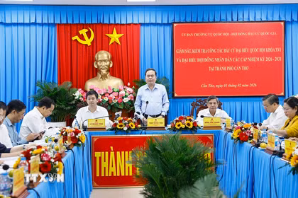 Chủ tịch Quốc hội Trần Thanh Mẫn làm việc với Ủy ban Bầu cử thành phố Cần Thơ. (Ảnh: Doãn Tấn/TTXVN)