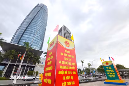 Các panô tuyên truyền về bầu cử được trang trí trang trọng tại khu trung tâm thành phố Đà Nẵng. (Ảnh: Trần Lê Lâm/TTXVN)