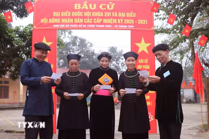 Người dân vùng biên giới Thanh Thủy (Tuyên Quang) hân hoan đi bỏ phiếu bầu cử đại biểu Quốc hội và đại biểu Hội đồng nhân dân các cấp nhiệm kỳ 2026–2031. (Ảnh: Đức Thọ/TTXVN)