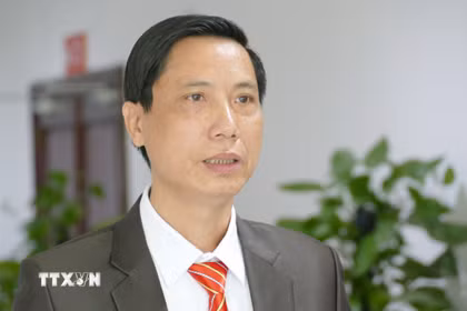 Ông Lê Văn Thụy, Phó Chủ tịch Tổng hội người Việt Nam tại Lào, trả lời phỏng vấn phóng viên TTXVN. (Ảnh: Xuân Tú/TTXVN)